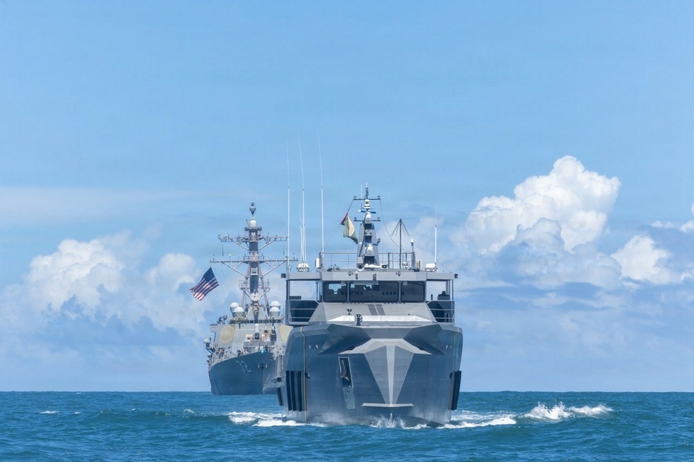 USS Mahan and GDFS Shahoud Conduct Maritime Exercise