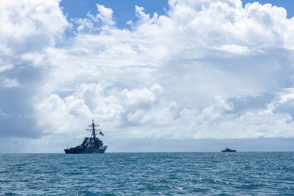 USS Mahan and GDFS Shahoud Conduct Maritime Exercise