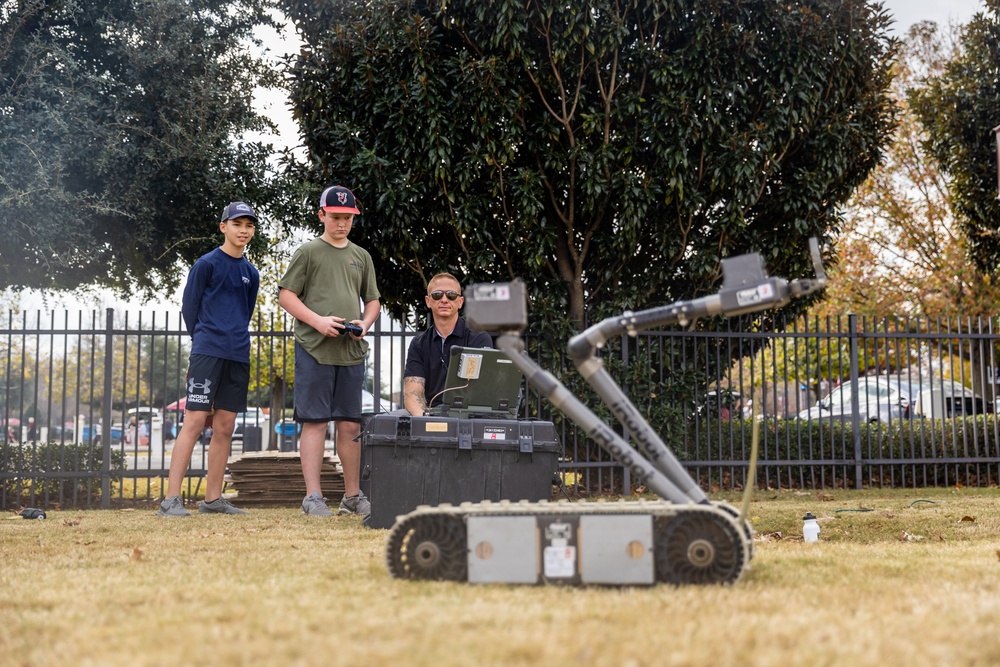 251122-USC Salute the Troops Game