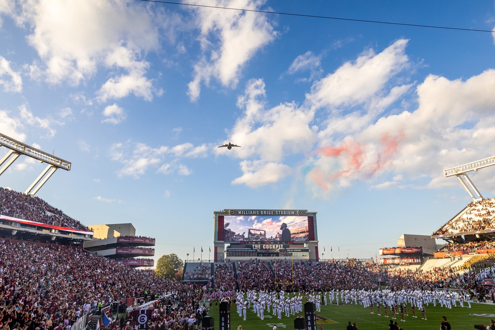 251122-USC Salute the Troops Game