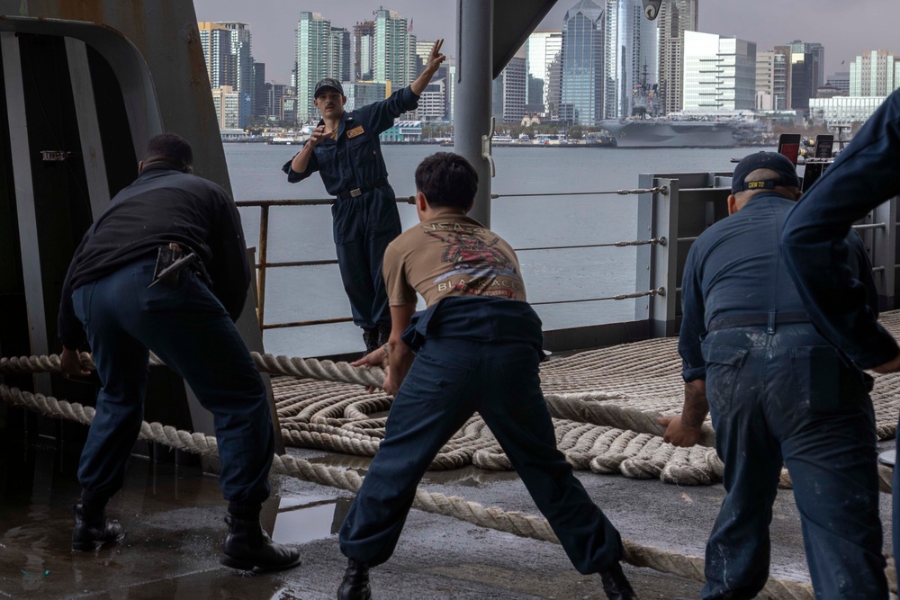 Abraham Lincoln pulls out of San Diego