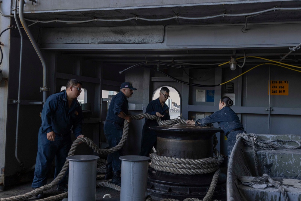 Abraham Lincoln pulls out of San Diego