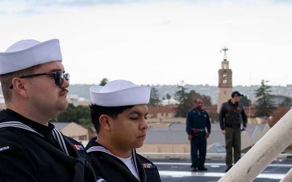 Abraham Lincoln pulls out of San Diego