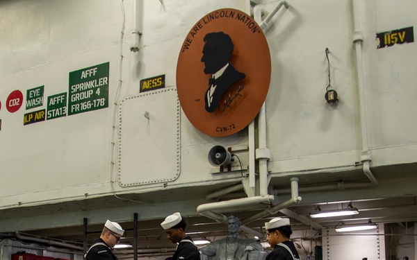 Abraham Lincoln pulls out of San Diego