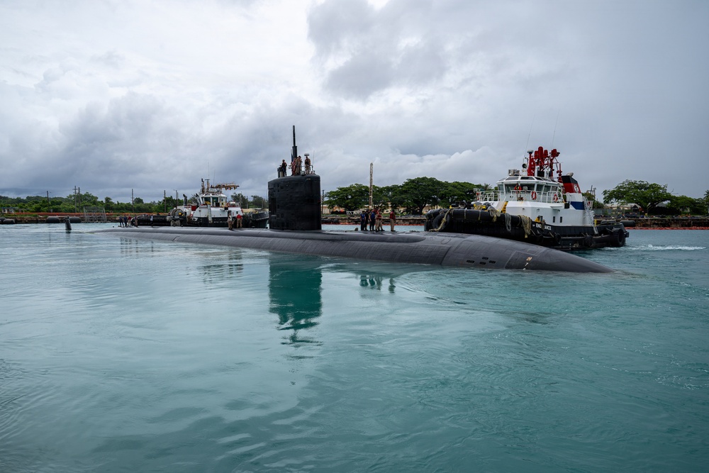 USS Annapolis Departs Naval Base Guam