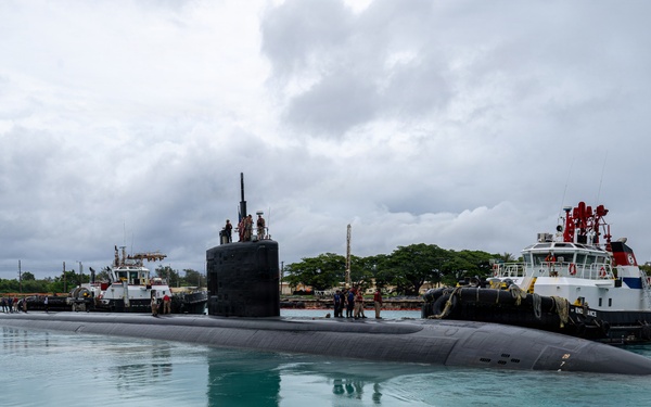 USS Annapolis Departs Naval Base Guam