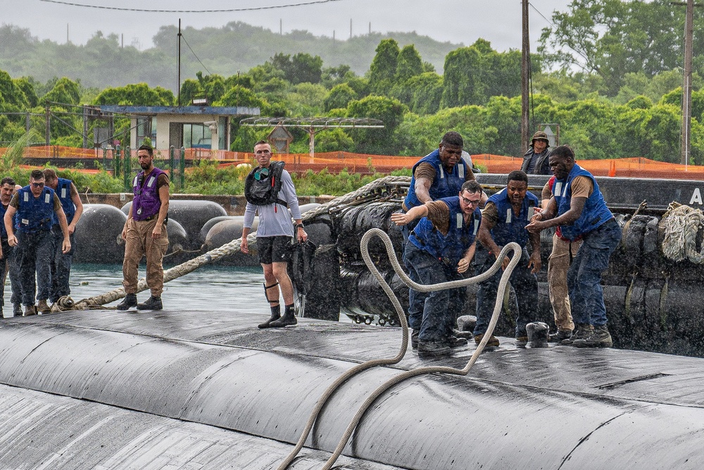USS Annapolis Departs Naval Base Guam