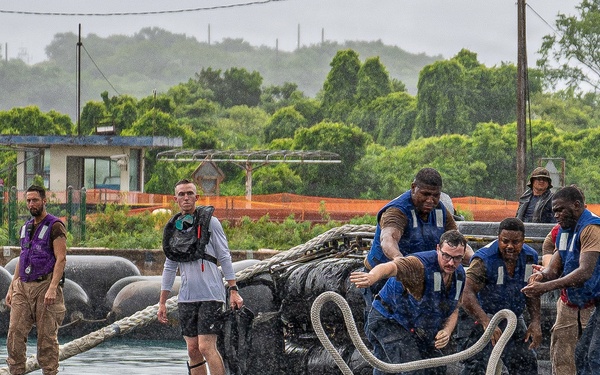 USS Annapolis Departs Naval Base Guam