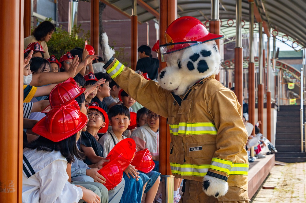 Wolf Pack sparks smart choices for Fire Prevention Week