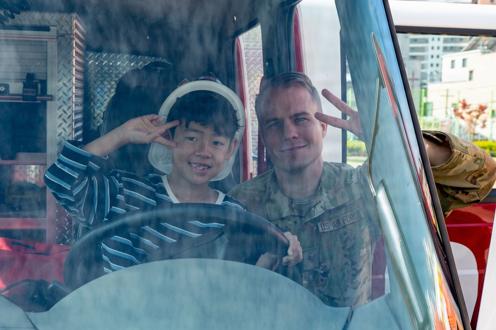 Wolf Pack sparks smart choices for Fire Prevention Week