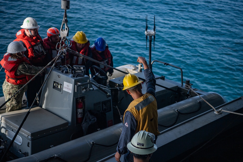 USS Essex conducts small boat operations while underway