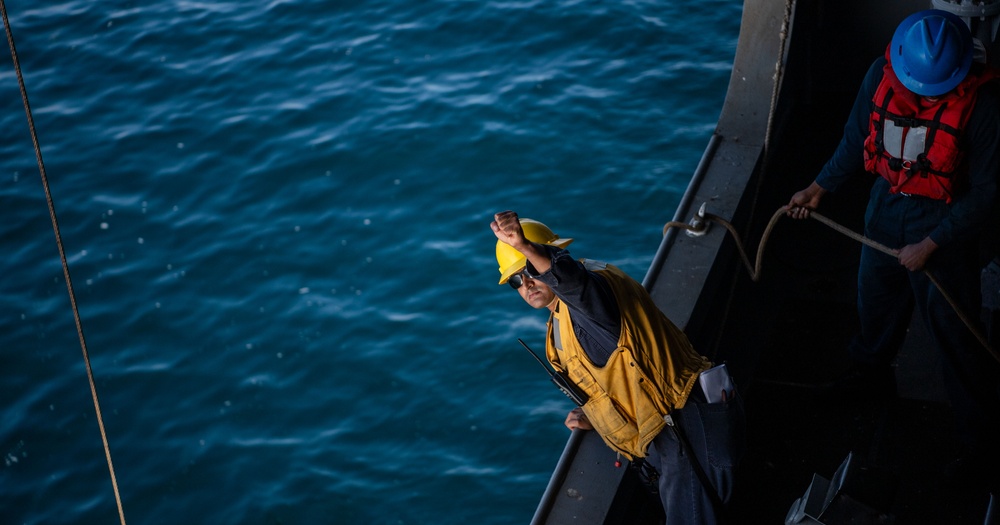USS Essex conducts small boat operations while underway