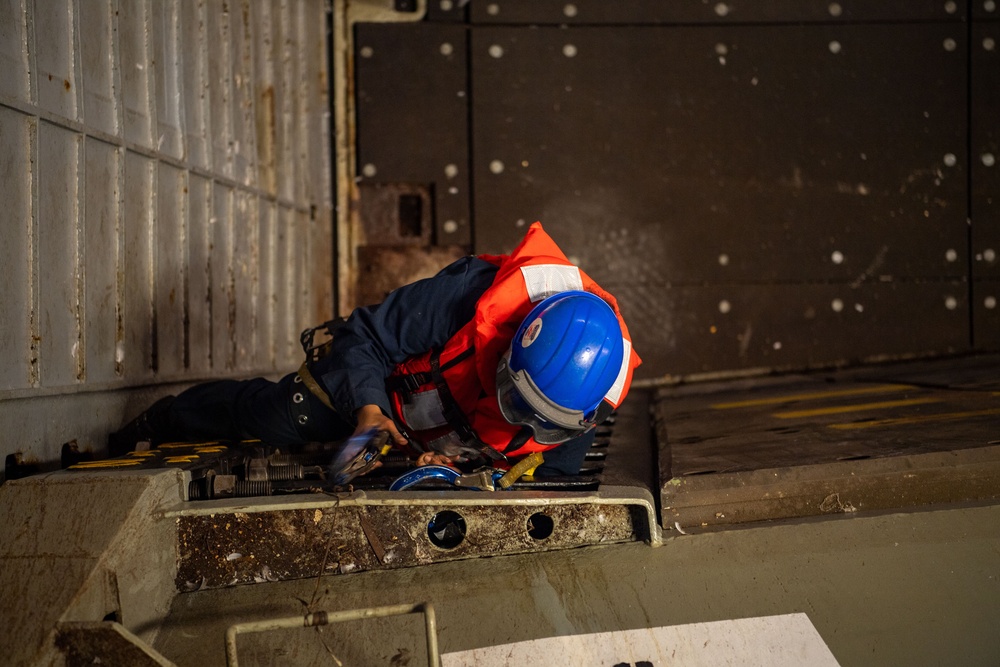 USS Essex conducts ballast testing underway