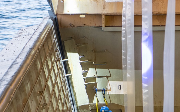 USS Essex conducts ballast testing while underway