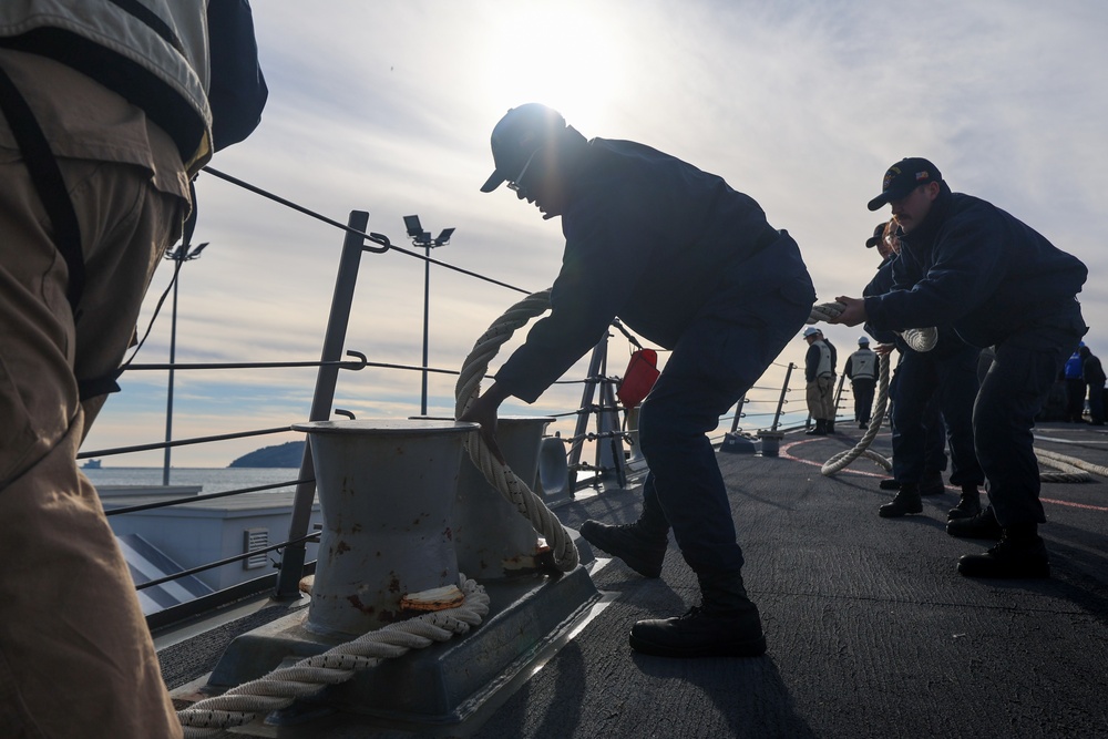 USS Paul Ignatius (DDG 117) arrives in Toulon Naval Base, France