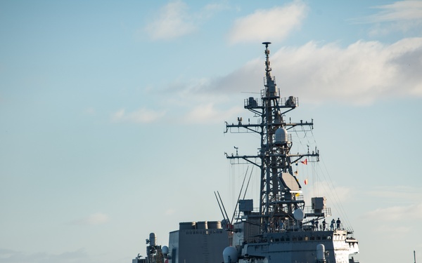 JS Harusame (DD 102) pulls in to NSF Diego Garcia