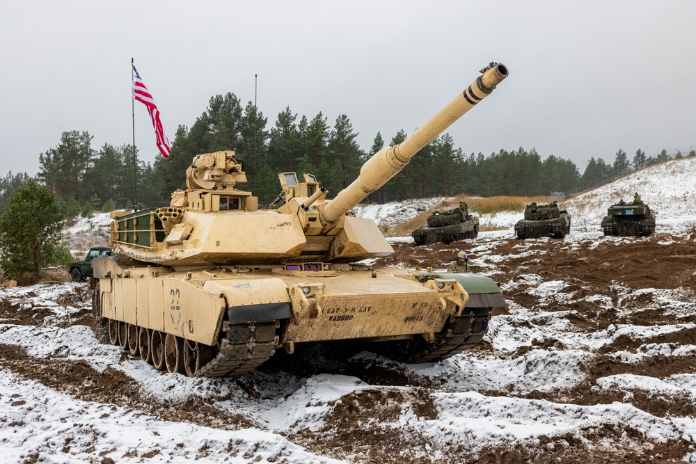U.S. Soldiers prepare to begin day three of the Iron Spear Tank Competition