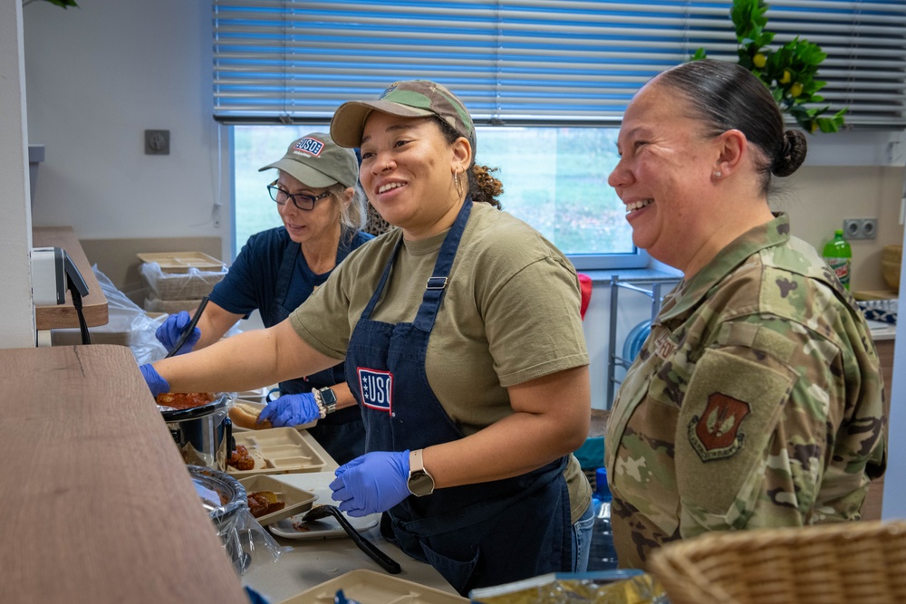 Command chief connects with Airman during table talk