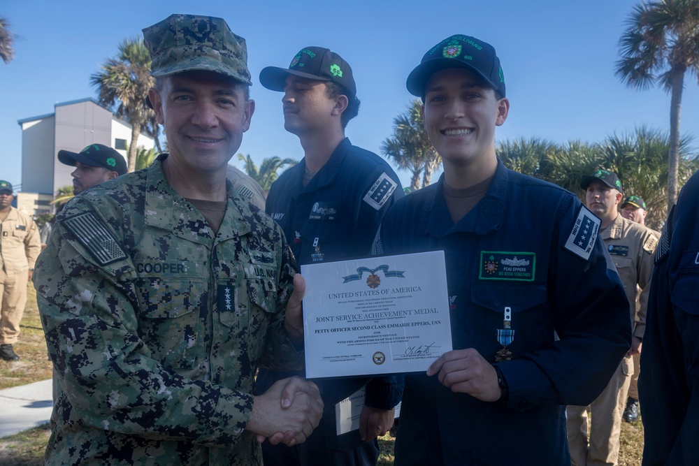 Adm. Brad Cooper, Presents Joint Awards with “R” Device to USS The Sullivans (DDG 68)