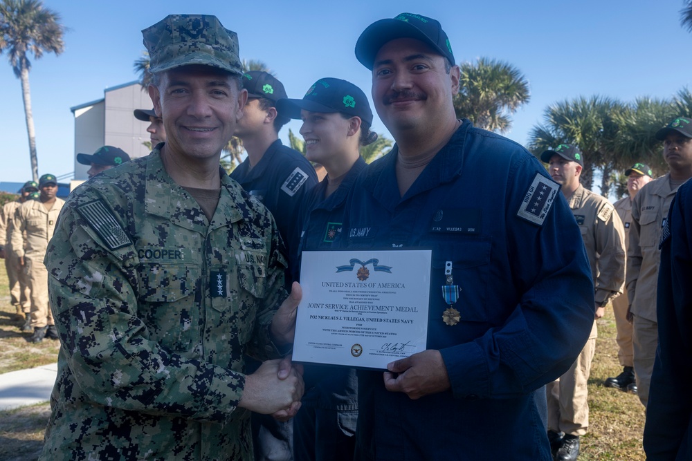 Adm. Brad Cooper, Presents Joint Awards with “R” Device to USS The Sullivans (DDG 68)