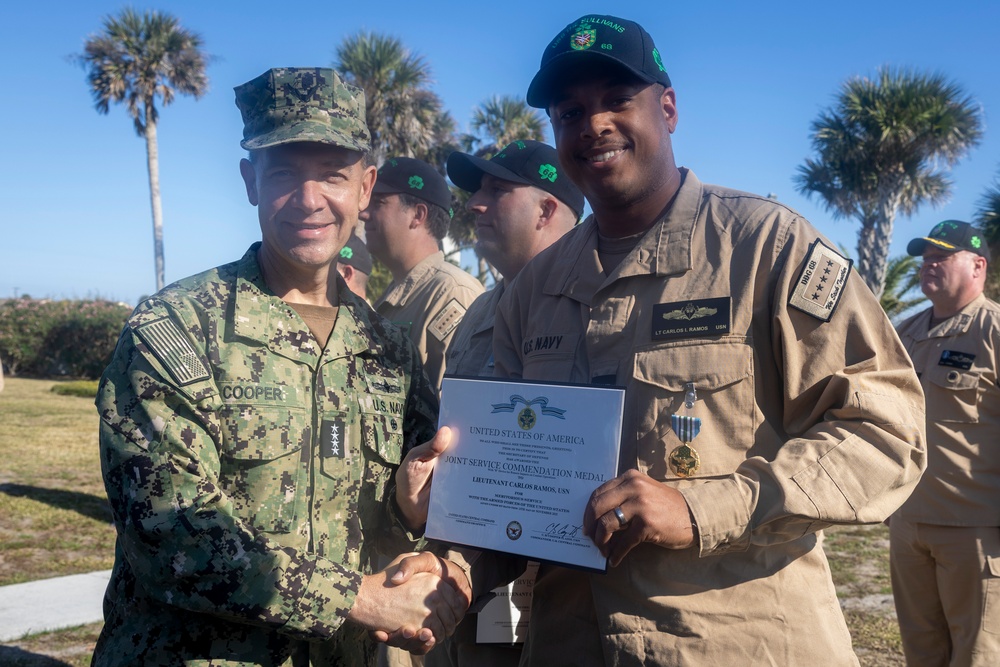 Adm. Brad Cooper, Presents Joint Awards with “R” Device to USS The Sullivans (DDG 68)