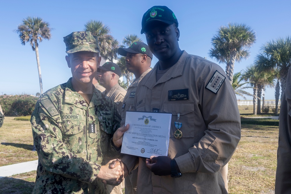 Adm. Brad Cooper, Presents Joint Awards with “R” Device to USS The Sullivans (DDG 68)