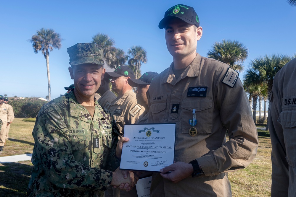 Adm. Brad Cooper, Presents Joint Awards with “R” Device to USS The Sullivans (DDG 68)