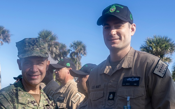 Adm. Brad Cooper, Presents Joint Awards with “R” Device to USS The Sullivans (DDG 68)