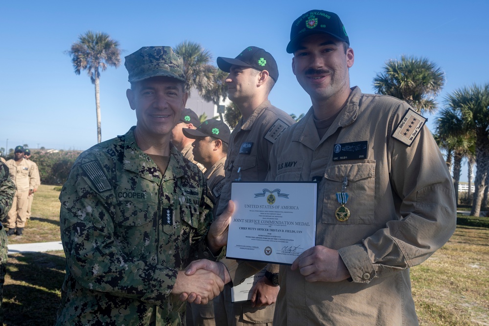 Adm. Brad Cooper, Presents Joint Awards with “R” Device to USS The Sullivans (DDG 68)