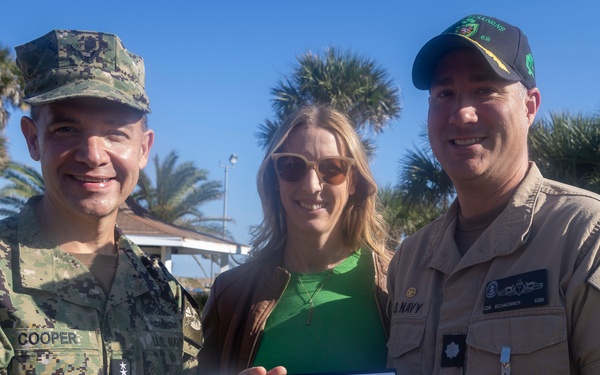 Adm. Brad Cooper, Presents Joint Awards with “R” Device to USS The Sullivans (DDG 68)