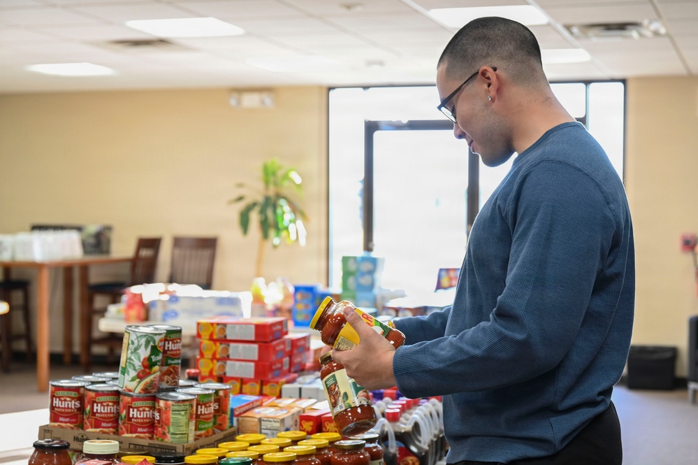27th SOW hosts food drive for Airmen and families