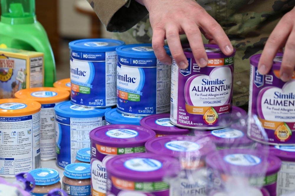 27th SOW hosts food drive for Airmen and families