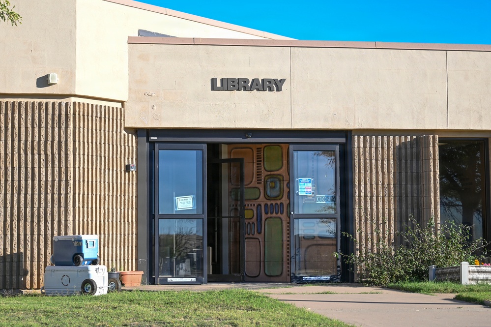 27th SOW hosts food drive for Airmen and families