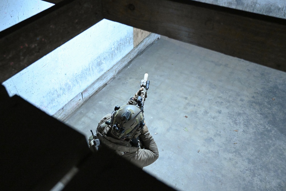 Coast Guard Maritime Security Response Team – East conducts close quarters combat training