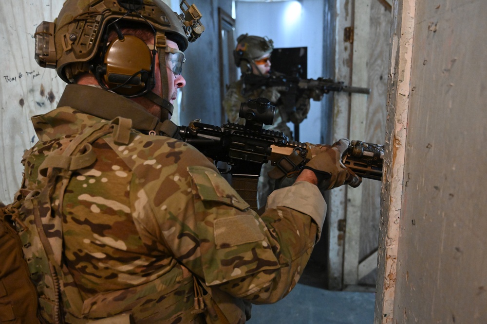 Coast Guard Maritime Security Response Team – East conducts close quarters combat training