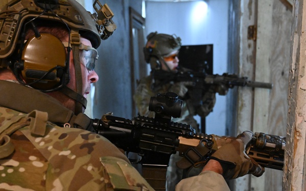 Coast Guard Maritime Security Response Team – East conducts close quarters combat training