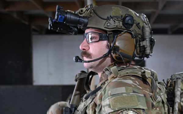 Coast Guard Maritime Security Response Team – East conducts close quarters combat training