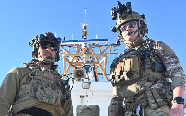 Coast Guard Maritime Security Response Team – East conducts boarding team delivery training at sea with Coast Guard, Navy assets