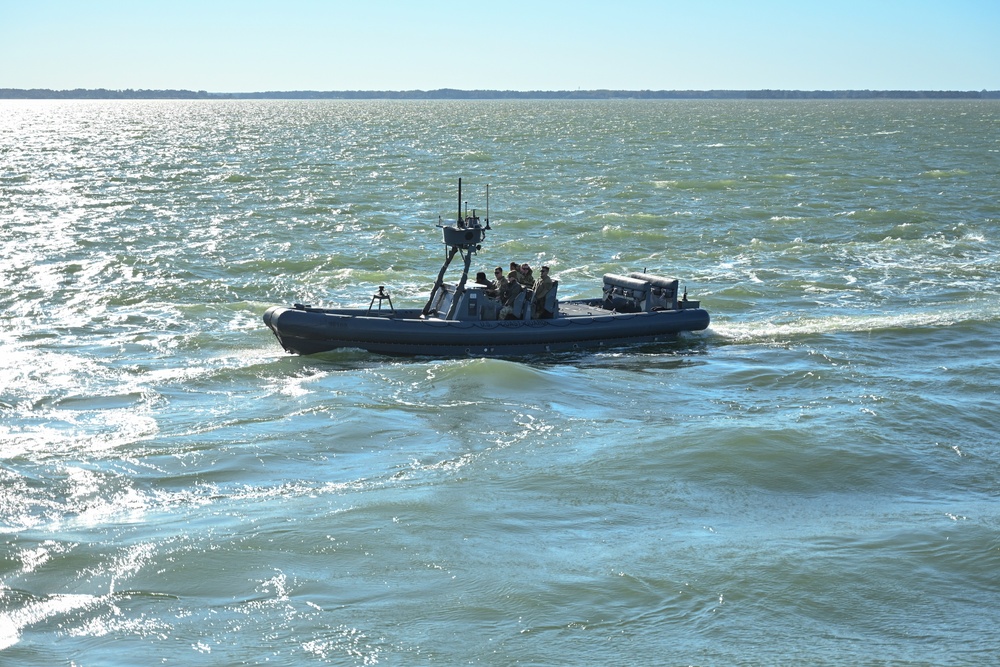 Coast Guard Maritime Security Response Team – East conducts boarding team delivery training at sea with Coast Guard, Navy assets