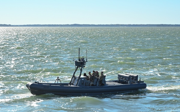 Coast Guard Maritime Security Response Team – East conducts boarding team delivery training at sea with Coast Guard, Navy assets