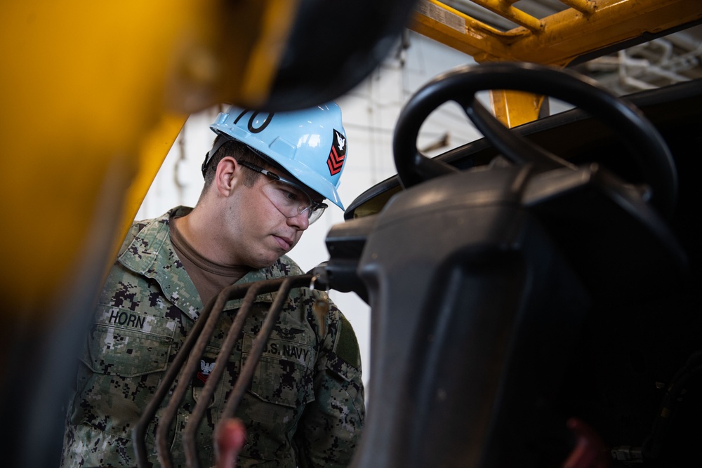 USS Carl Vinson (CVN 70) Shipboard Operations