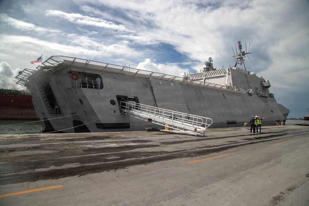 U.S.S. Pierre Passes Through Panama Canal with Servicio Nacional Aeronaval