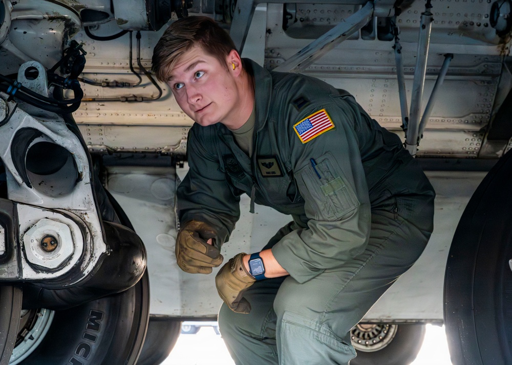 14th Airlift Squadron Runs Low-Level Training