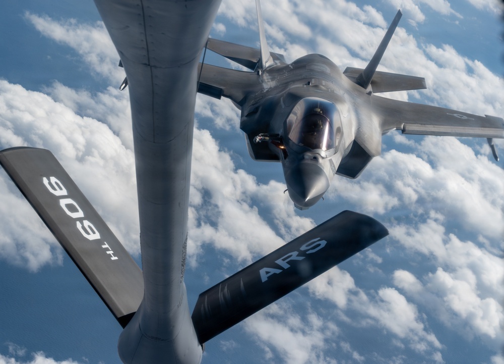 Joint force in motion: Marines and Airmen integrate over the Pacific