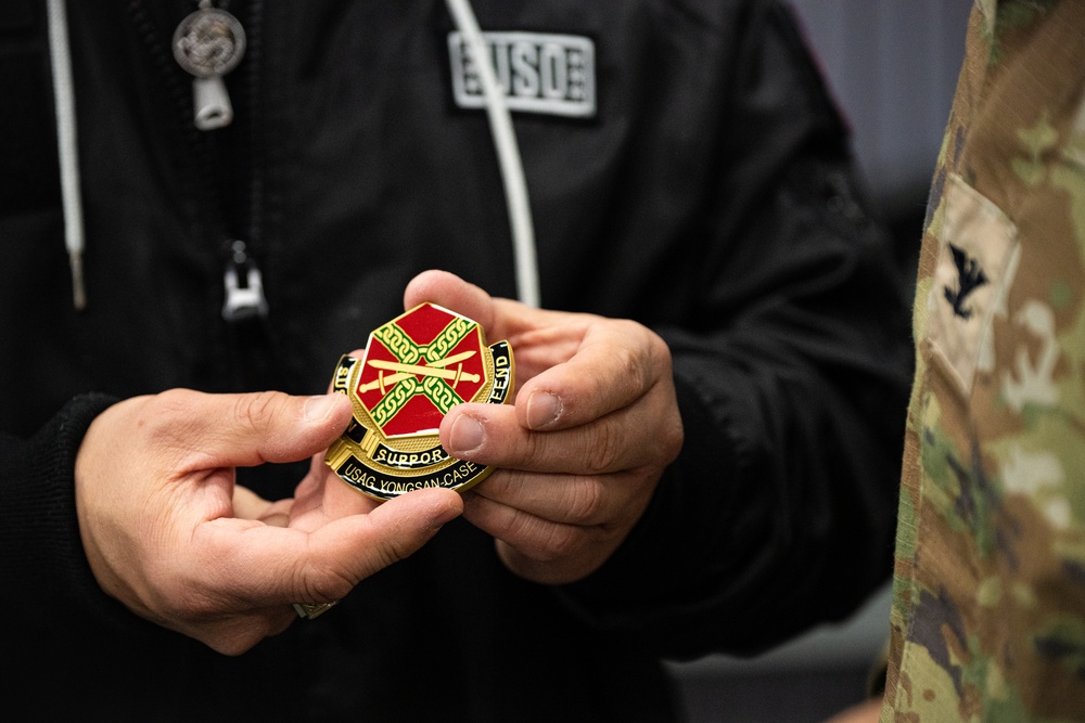 USO presents a night of laughs for Soldiers