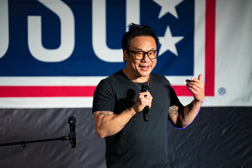 USO presents a night of laughs for Soldiers