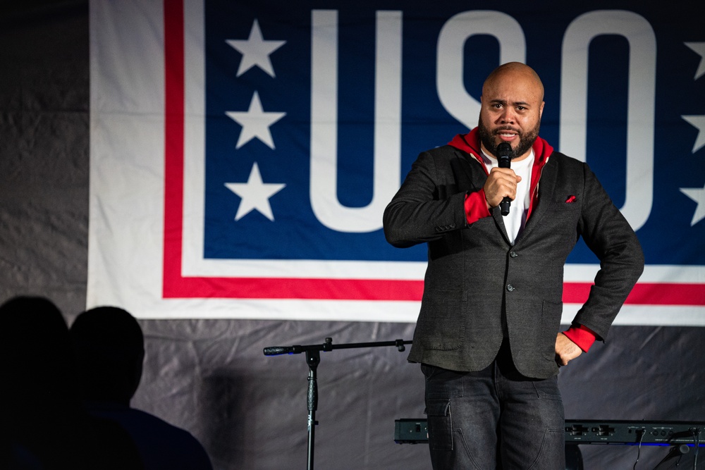 USO presents a night of laughs for Soldiers