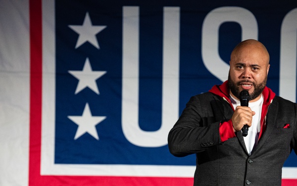 USO presents a night of laughs for Soldiers