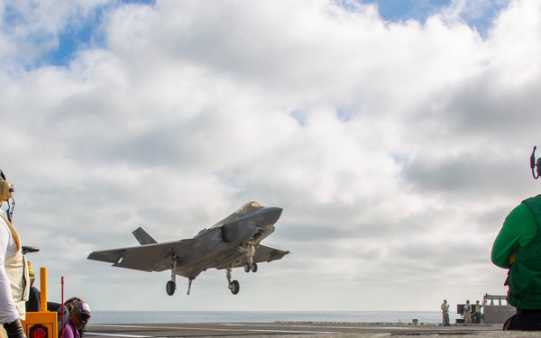 Abraham Lincoln conducts flight operations