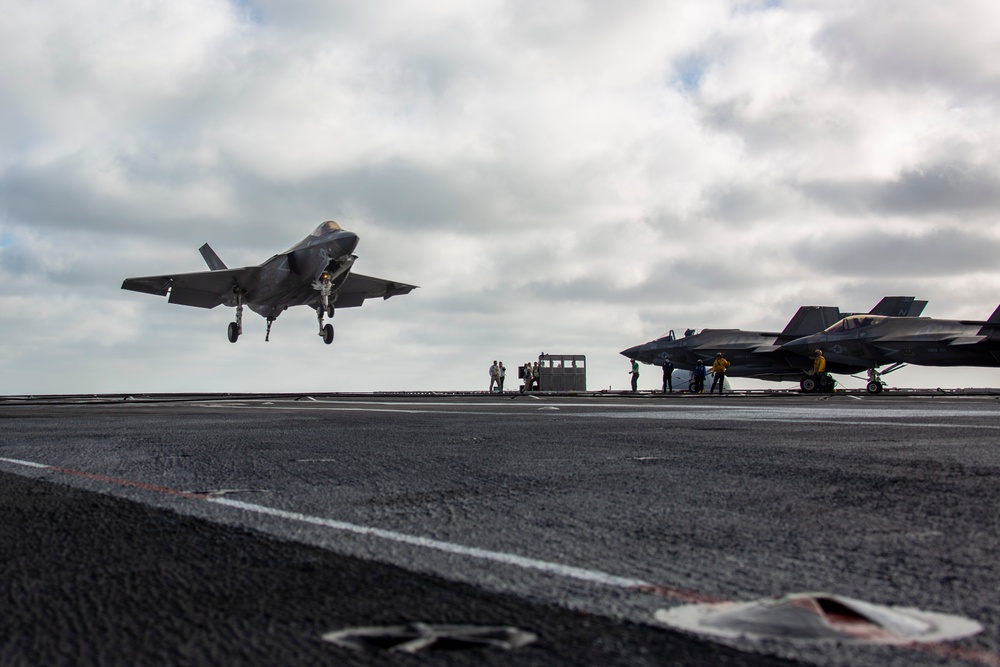 Abraham Lincoln conducts flight operations